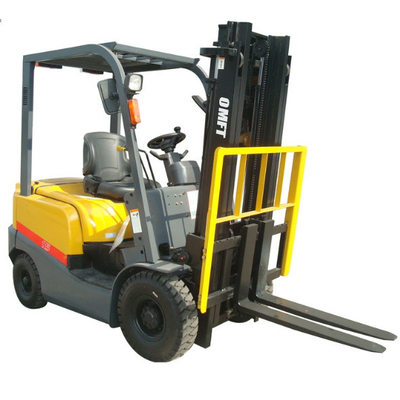 1.5t 1.5ton 1500kg Diesel Forklift with Automatic Transmission and Steel Rubber Material