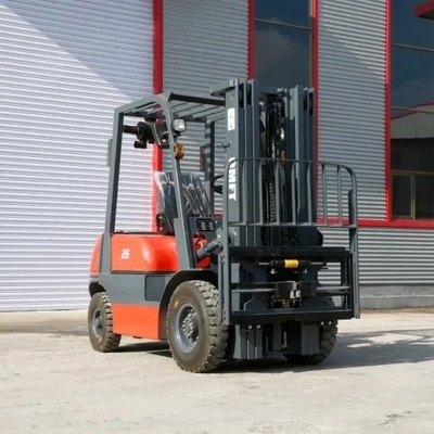 2.5ton Diesel Forklift with Automatic Transmission and Solid Tyres Lift Height 3000-7000mm