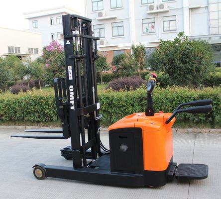 1.6ton 1600kg Cqd16 Electric Reach Stacker Truck with 5m 5000mm Mast Triplex and Free Lift