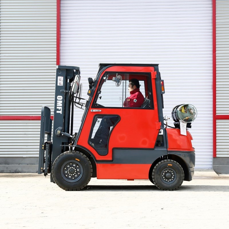2tons LPG Forklift with Nissan K21 K25 Engine Min. Width of Right Angle Stacking 4110mm