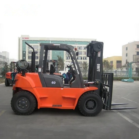 2960mm Min. Width of Right Angle Stacking LPG Forklift with GM4.3 Engine and Cabin